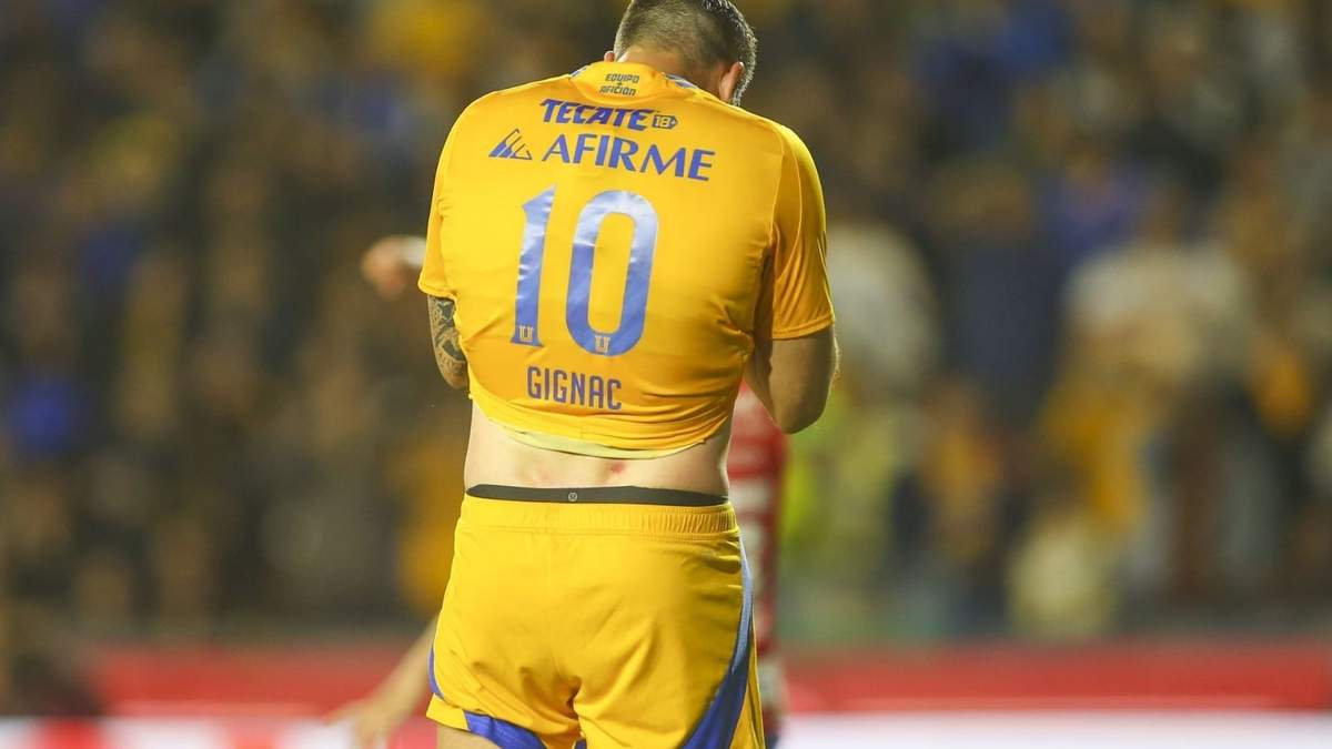 André-Pierre Gignac de Tigres, lamenta fallar el penal ante el Atlético San Luis