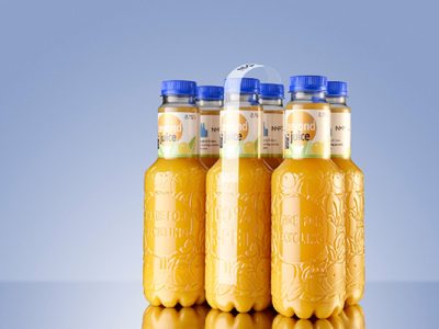 Antes de tirar las botellas de jugo vacías, creá estas hermosas macetas colgantes para tu jardín