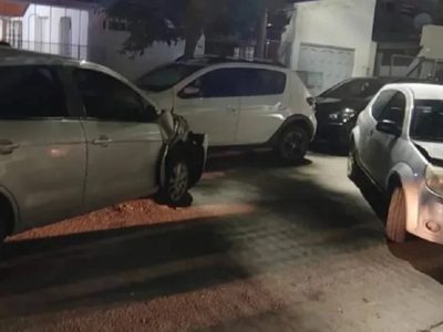 Huyó a contramano, chocó autos estacionados y fue detenida en el barrio Huiliches
