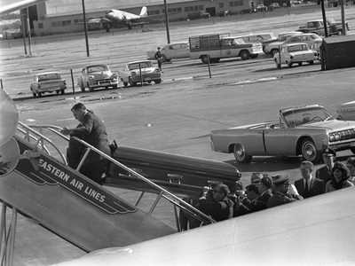 La secuencia fotográfica del féretro de John F. Kennedy en el Air Force One