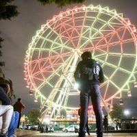 Falla en el Parque Aztlán deja suspendidos a usuarios de la rueda de la fortuna (Video)