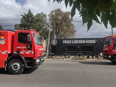 Incendio en la cocina de una casa de comidas causó alarma en Canal V