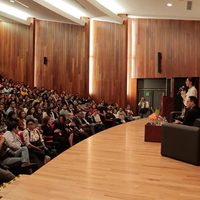 Sheinbaum defiende a López Obrador ante estudiantes de la Anáhuac