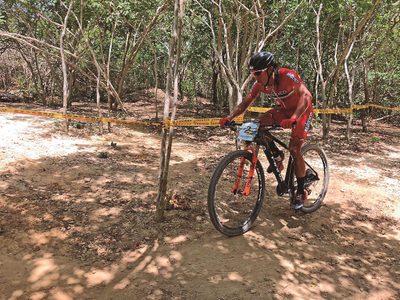 Ulloa, el joven maravilla que ilusiona montado en su bicicleta