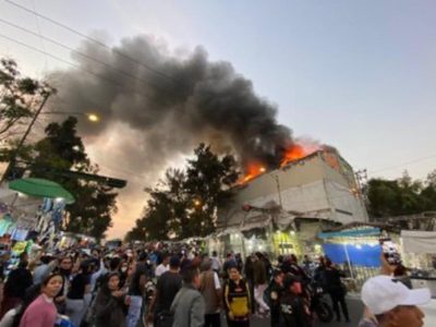 Se registra incendio en una bodega de tenis en Tepito (Video)