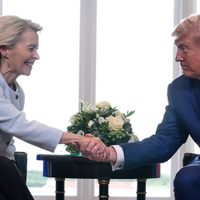 UE acepta con condiciones aplicar el pacto arancelario con EU y esquiva la última amenaza de Trump