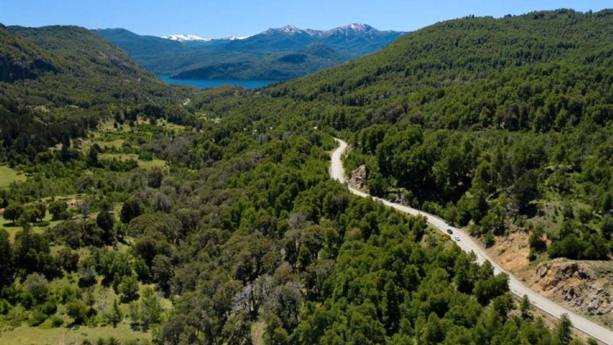 La Ruta de los Siete Lagos que une San Martín de los Andes con Villa La Angostura. Fuente: Facebook.