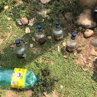 Hallan muertos a tres albañiles por consumir alcohol adulterado, en Chiapas