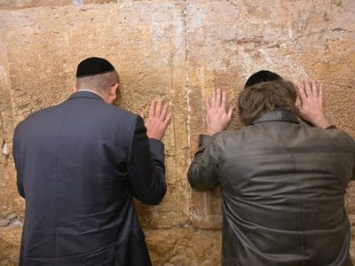 Javier Milei llegó a Israel y visitó el Muro de los Lamentos