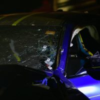 Balean a un hombre en Periférico y su auto cae en una obra cerca de Plaza Artz (Video)