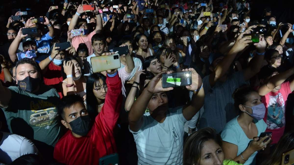 Segunda noche de la Fiesta de la Confluencia. Fuente: (Twitter)