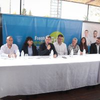 Koopmann protagonizó la presentación de los candidatos a diputados del FrIN