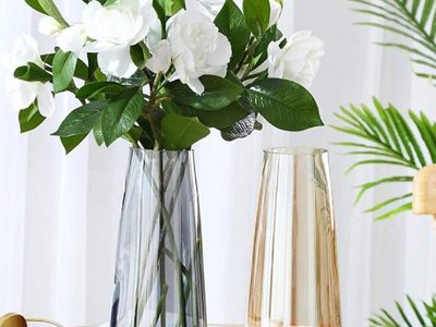 Si tenés 1 florero de vidrio y querés renovarlo: mirá esta gran idea para transformarlo y no gastar fortuna en un bazar