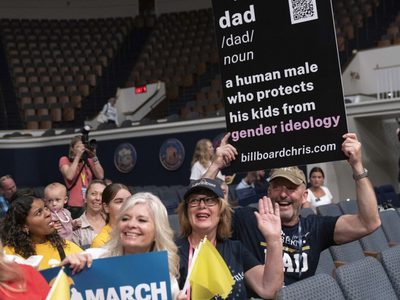 Moms for Liberty abraza sin reservas a Trump a medida que se acercan las elecciones