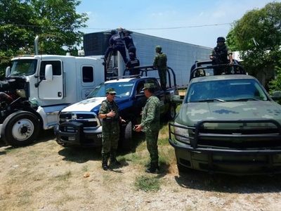 Aseguran dos tráileres en Tabasco con 200 kilos de droga