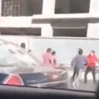 Un grupo de limpiaparabrisas agrede a conductor por no dar propina en Puebla (Video)