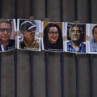 Loret y periodistas sin paraguas. Urge una prensa independiente
