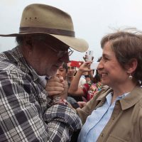 Tetelcingo, padres de los 43 visitan las fosas