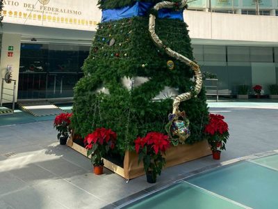 Quetzalcóatl en el árbol de Navidad: encienden polémica en el Senado