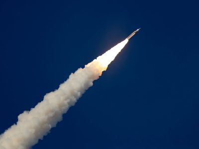 Artemis II inician su viaje en la primera misión lunar de NASA en décadas