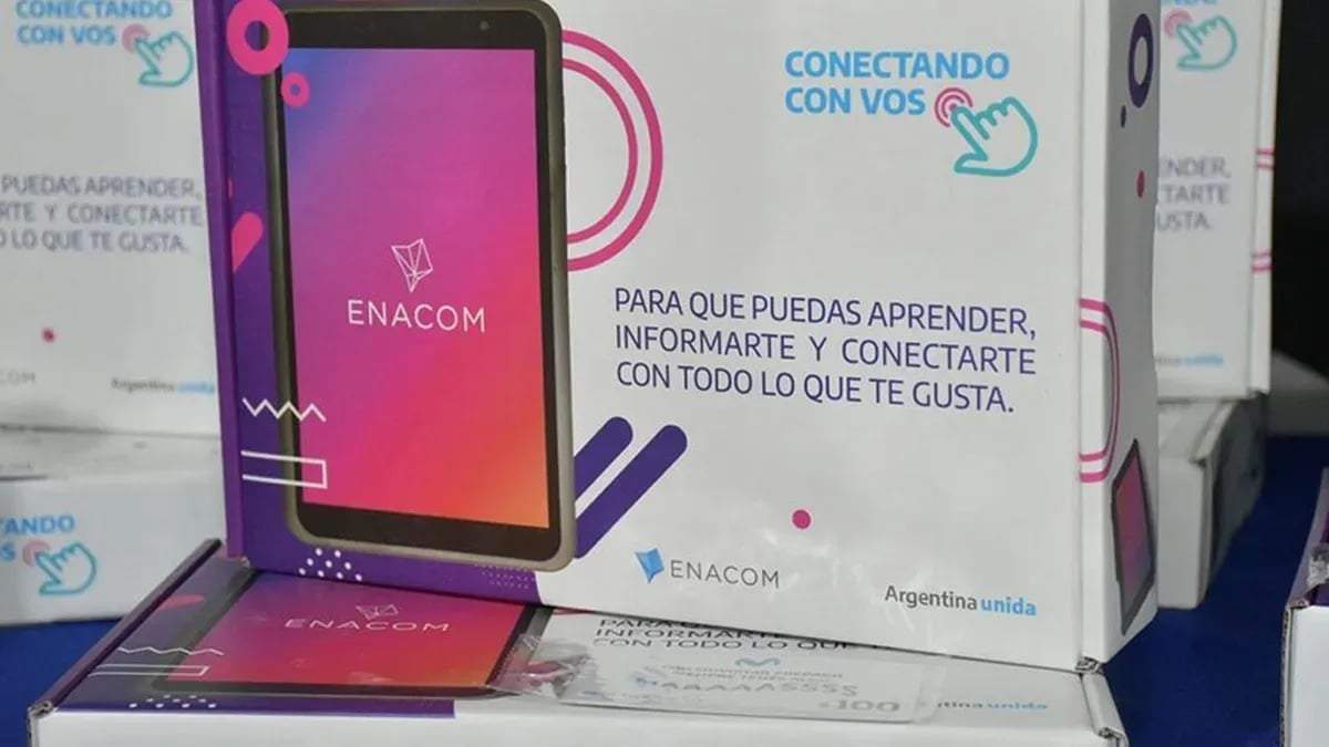 La ANSES y ENACOM llevan adelante la entrega de tablets del programa "Conectando con vos". Fuente: (Twitter)
