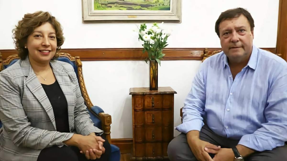 Arabela Carreras y Alberto Weretilncek. Fuente: (Twitter)