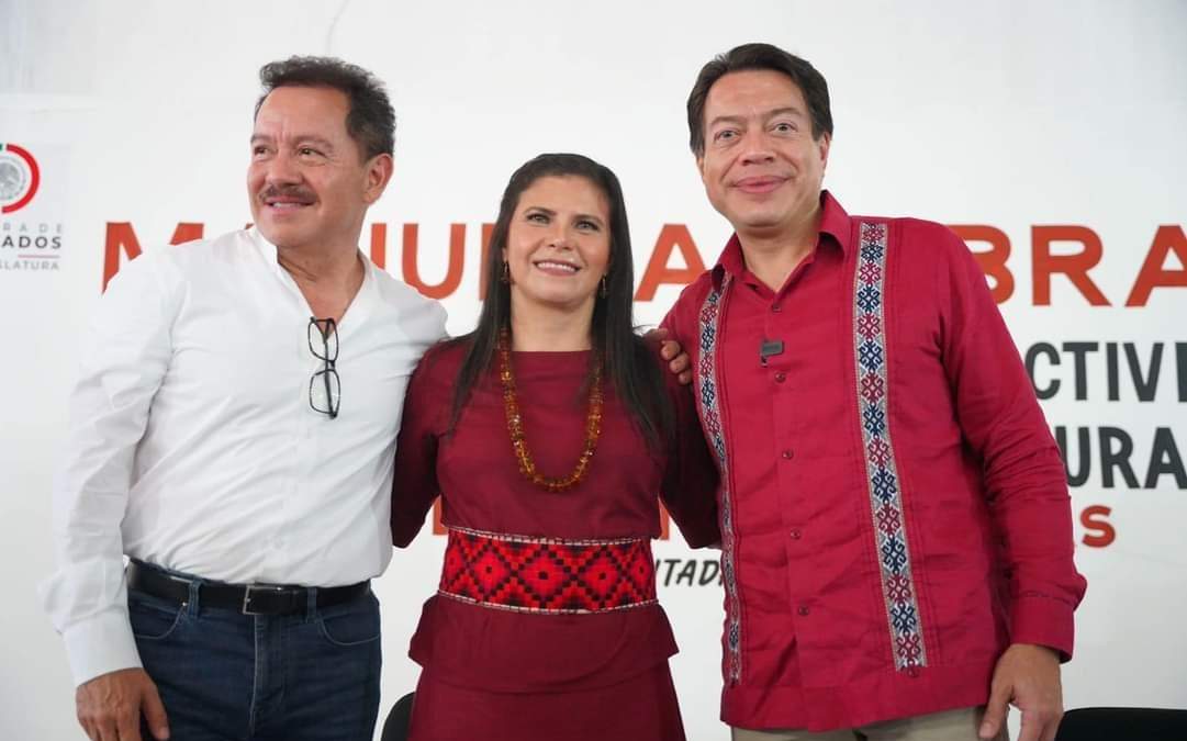 Ignacio Mier, Manuela Obrador y Mario Delgado en el informe de labores de la legisladora de Morena en Chiapas