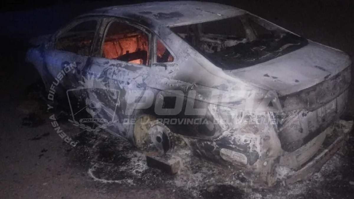 El auto del Policía fue robado a las 22 y apareció quemado a la medianoche. Fuente (Policía de Neuquén)