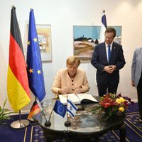 Merkel pide a la UE "definir mejor" sus intereses en materia de seguridad