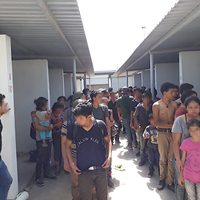 Liberan a 151 migrantes que estaban en un tianguis abandonado en Reynosa