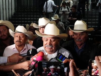 Transportistas y campesinos mantienen bloqueos por tercer día consecutivo