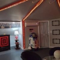 Increíble nave espacial Airbnb inspirada en la serie "Perdidos en el espacio" es muy original