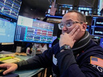 Se dispara la bolsa de EU: el Dow sube mil puntos y bitcoin deja de caer
