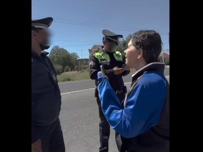 Alcaldesa se disfraza y sorprende a policías pidiendo mordida (Video)