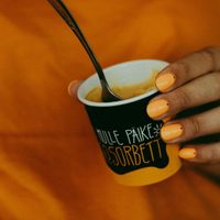 El naranja se toma tus uñas: 4 diseños de nail art que son lo más para este otoño
