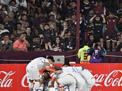 Tigre le hizo el pasillo a Lanús, de frente, y también lo eliminó