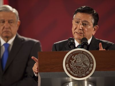 Las escaleras se barren de abajo para arriba