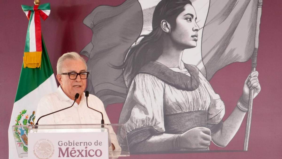 Rubén Rocha, durante el acto protocolario de Programas para el Bienestar en Mazatlán
