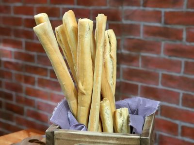 No compres más pan y prepará estos grisines fáciles y económicos para acompañar el mate