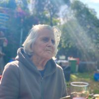 Joan Jara: Atravesando el universo
