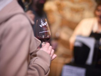 Polémica tras la medida que autoriza la fermentación diferida en los vinos: de qué se trata y cómo afecta al consumo