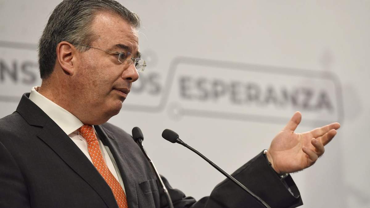El Gobernador del Banco de México Alejandro Diaz de León