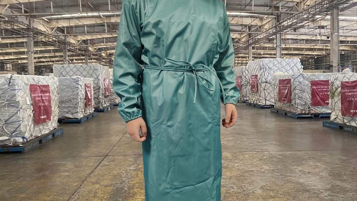 Zara confecciona batas para personal sanitario. Fuente: (Twitter)