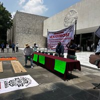 Sindicato del INAH protesta frente al Museo de Antropología por omisiones a derechos laborales