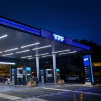 YPF activa descuentos nocturnos: así funciona el nuevo esquema para cargar combustible más barato