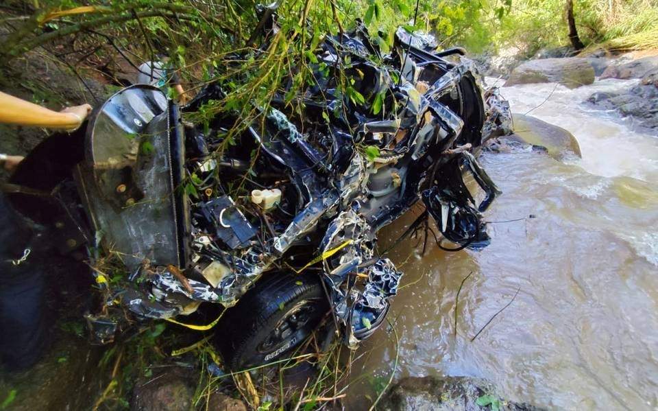 Cuatro policías de Tepetlán fueron arrastrados por una corriente de agua; hallaron muerto a uno