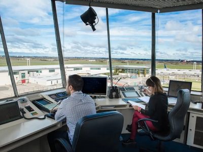 Paro de controladores aéreos podrían afectar los vuelos en las Fiestas