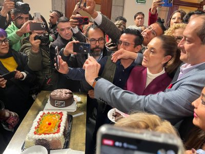 Con pasteles y “Las mañanitas”, Claudia Sheinbaum celebró su cumpleaños 63 en Palacio Nacional