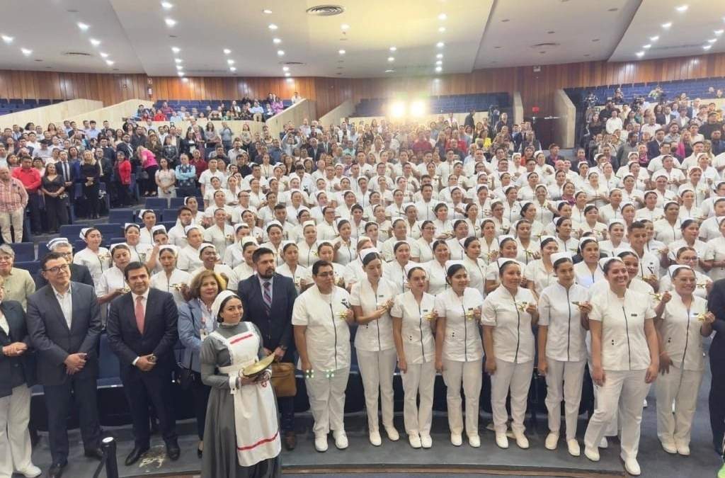 Egresan los primeros 251 enfermeros de la Universidad de la Salud