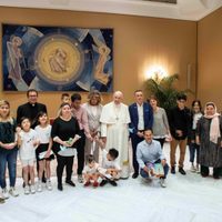 Papa recibe a 14 cristianos que huyeron de Afganistán tras ser denunciados ante los talibán